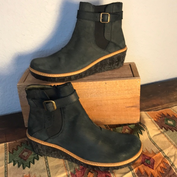 El Naturalista Shoes - El Naturalista leather wedge ankle boots. Made in Spain .